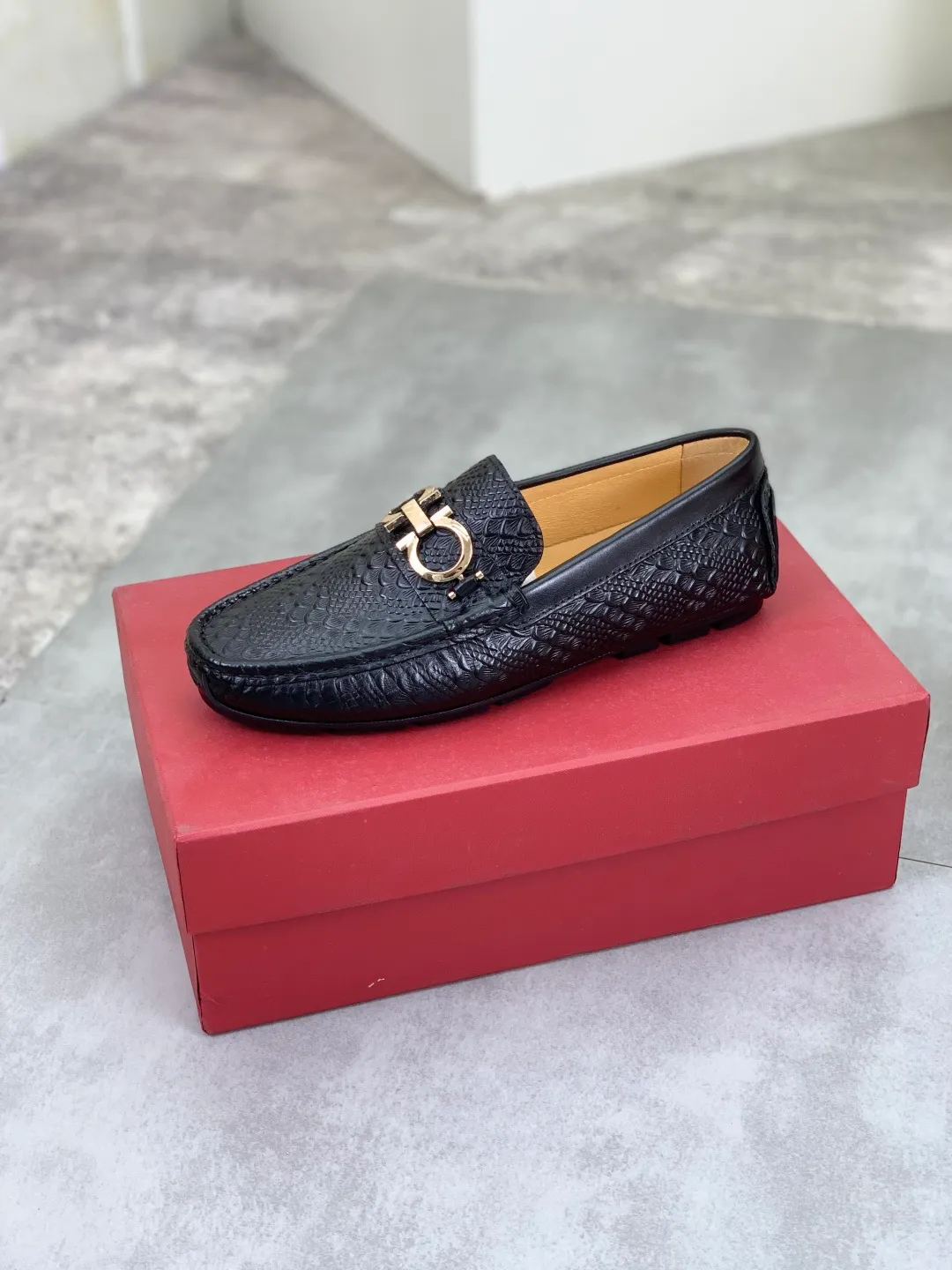 Men's Men's Shoes💰P380💰[New Style] Water-dyed Pigli 🆘(Available for own brands) [Salvatore Ferragamo] Ferragamo's latest casual beanie shoes for men! Available at counters simultaneously! The fabric is made of specially imported original calfskin, and the interior is made of imported water-dyed pigskin. It is absolutely luxurious and leads the fashion trend. Matching code: 38-45 black optional